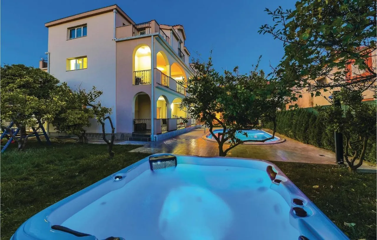 Lovely Apartment In Kastel Stafilic With Jacuzzi Kastela
