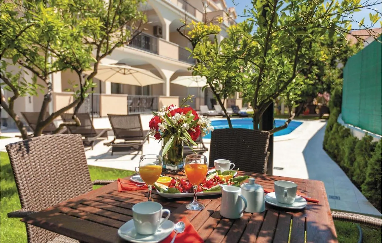 Lovely Apartment In Kastel Stafilic With Jacuzzi Kastela