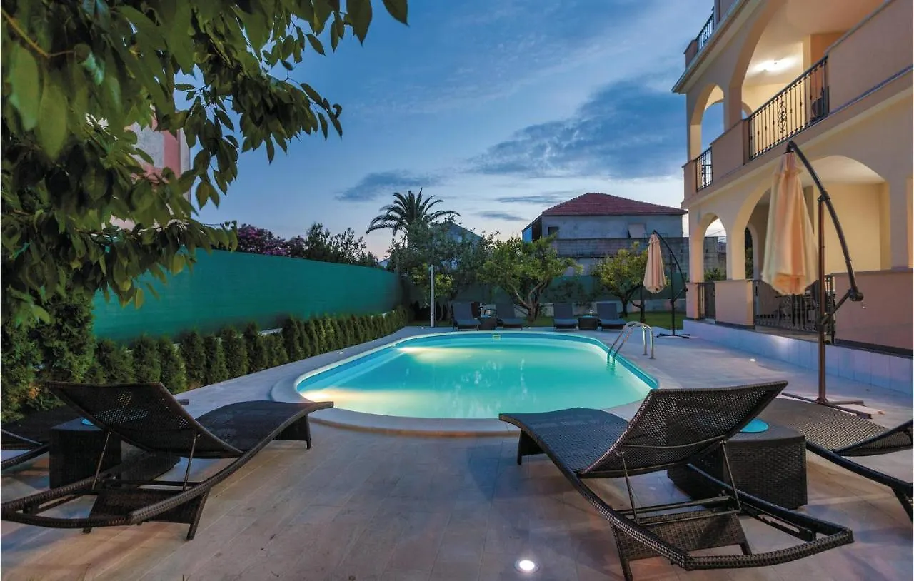 Lovely Apartment In Kastel Stafilic With Jacuzzi Kastela Croatia
