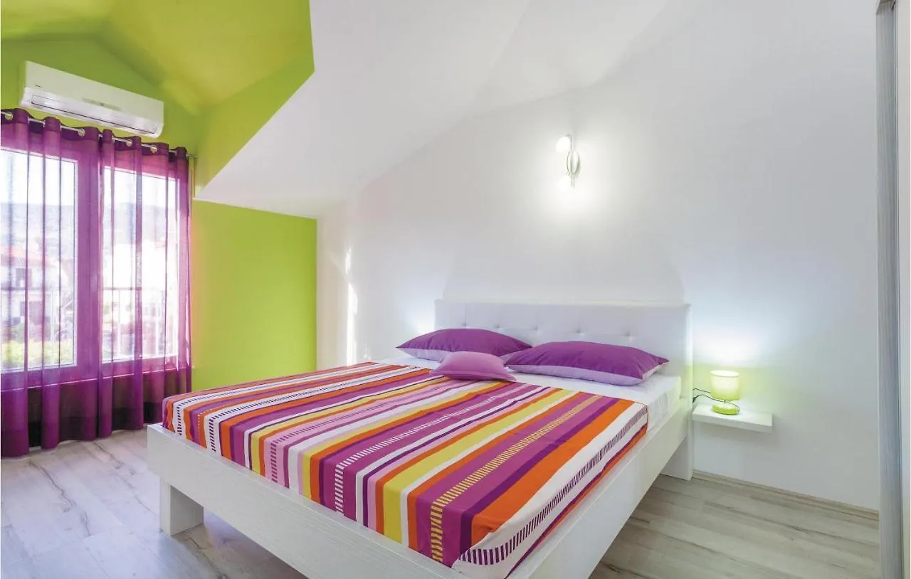 Lovely Apartment In Kastel Stafilic With Jacuzzi Kastela